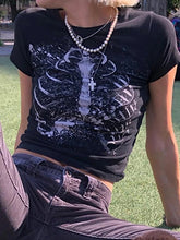 Camiseta de cuello redondo con estampado de esternón